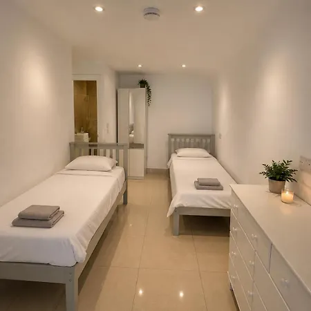 Modern - 15 Mins To Centre Homestay *